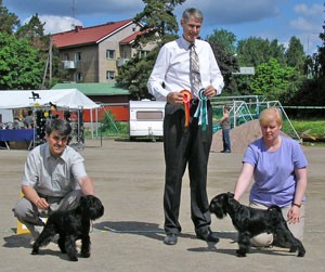 Tmavi Knir Taifun oikealla